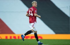 范巴斯滕：范德贝克没那么出色，在阿贾克斯踢10号位比其他队容易