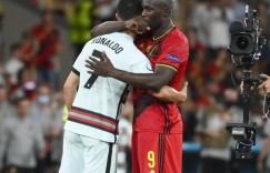 卢卡库：我永远不会拿自己与C罗相提并论，他是历史最佳三人之一