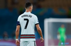 意媒：C罗加盟曼联后，受益于政策每年可节省10万欧税款