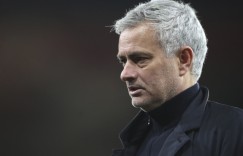 穆里尼奥参加教育慈善活动：我们都是体育大家庭的一员