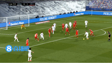 GIF-维尼修斯没赶上步点失良机