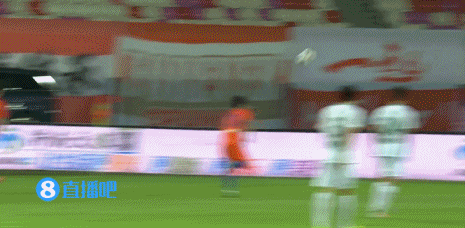 刚刚替补登场的朱挺故意踩踏，主裁查看VAR后直红将其罚下