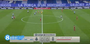 武磊与门将配合失误送礼,3分钟后补射破门但越位在先