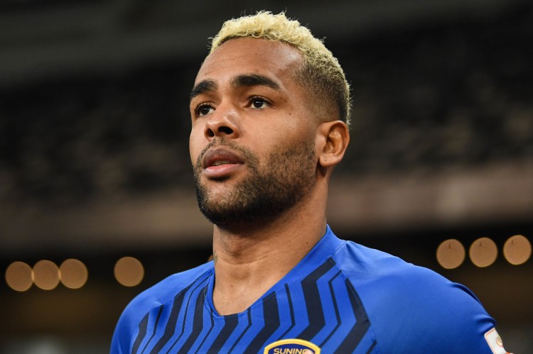 记者:传闻特谢拉曾要价4年8000万欧,如今无下家接手赋闲在家