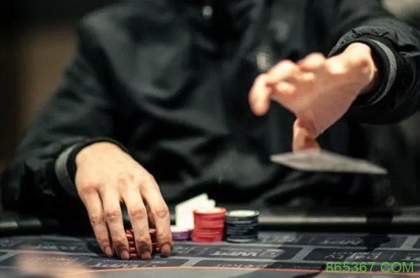 德州扑克这三种牌 建议你在翻牌前放弃！