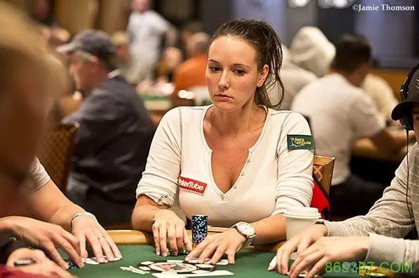 俄裔女牌手竟是特工，色诱FBI探员探取机密