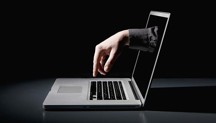 内鬼黑客狂卖个人信息 “年产值”飙上千亿