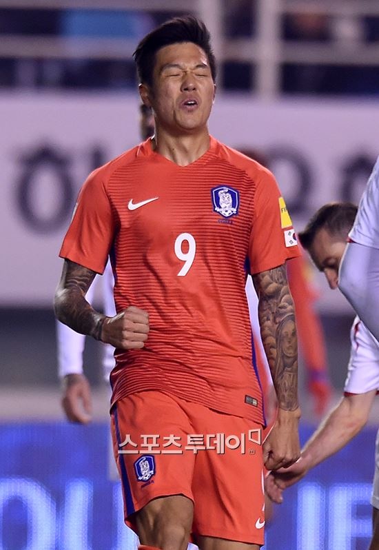 韩国脚石现俊为申请法国国籍,开始学习法语