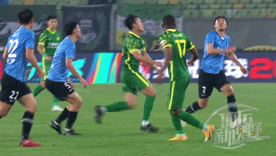 裁判专家：赵旭日蹬踏高天意应判红牌 主裁视线受阻VAR需介入