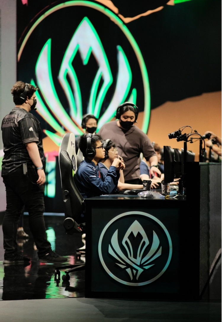 PSG战队更新世界赛选手近照：Maple的证明旅途