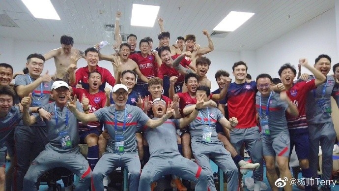 重庆队员杨帅:会肩负起球迷和城市的责任,但也希望问题早日解决