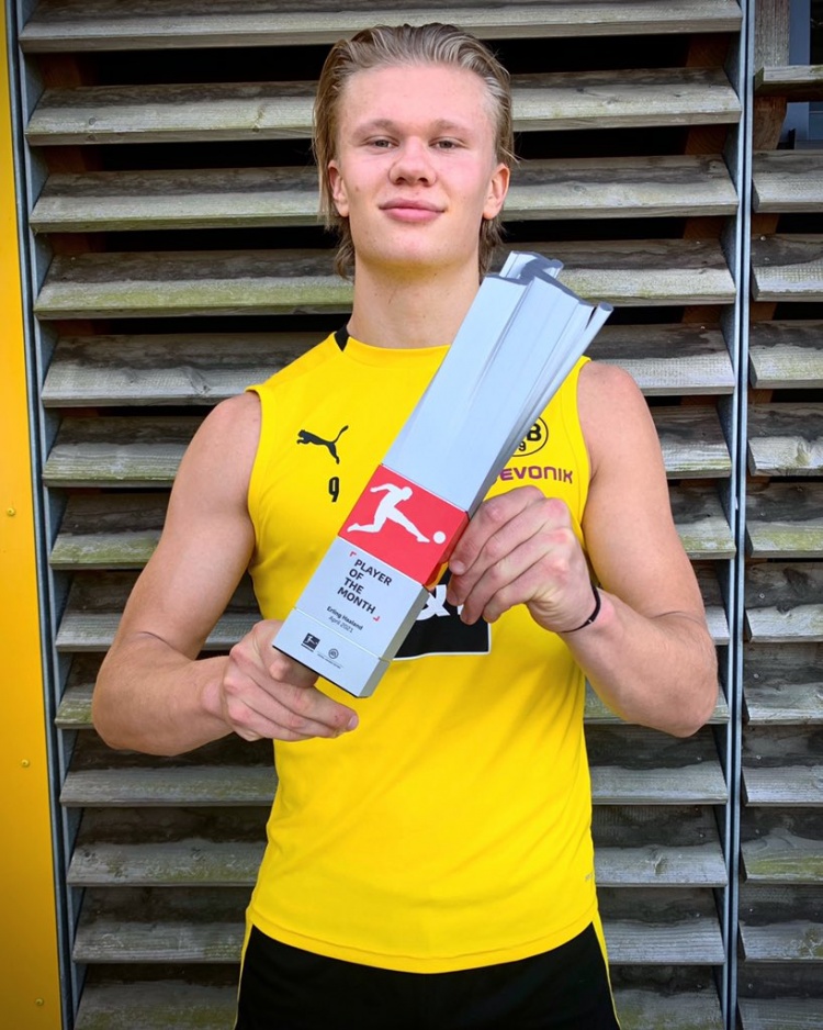 5场4球！官方：哈兰德获德甲4月最佳球员