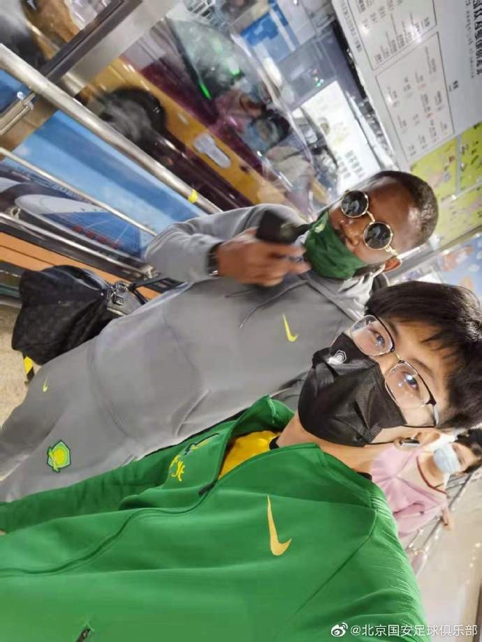 快乐男孩再次承包今日笑点！巴坎布在北京南站意外迷路