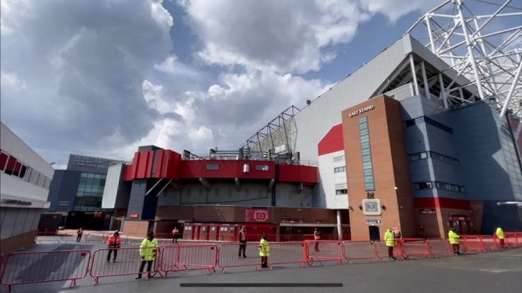 曼联加强老特拉福德的安保措施,以确保今晚比赛能够正常进行