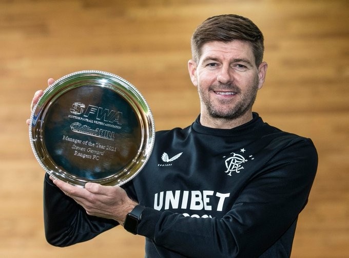 率流浪者不败夺冠!杰拉德当选SFWA赛季最佳主教练