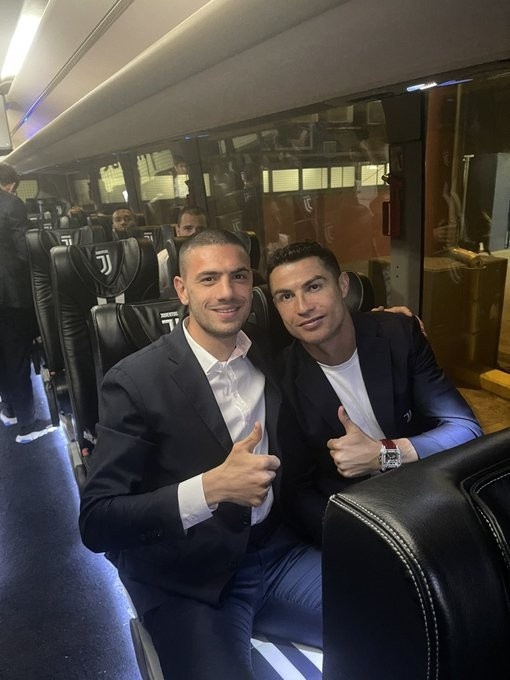 祝贺百球，德米拉尔赛后晒与C罗、迪巴拉合照