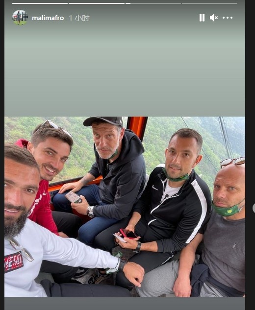 享受假期，比利奇携国安教练团队来到长城游玩