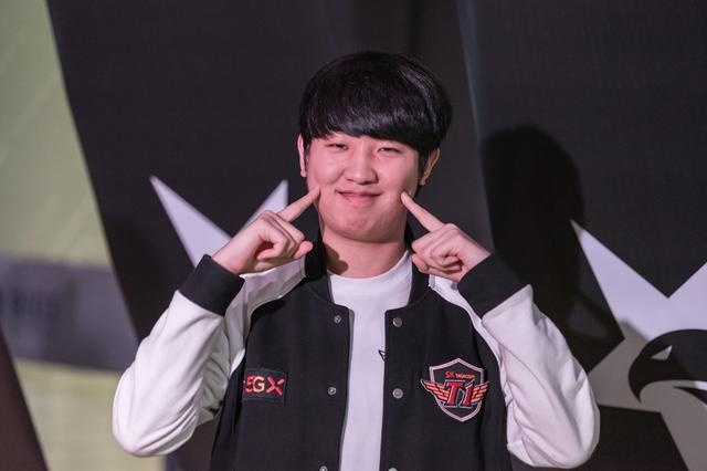 Khan排位吐槽:西欧排位完全不需要上单!完全的ADC游戏