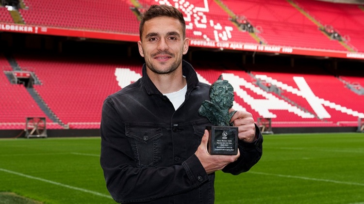 阿贾克斯官方：塔迪奇当选球队赛季最佳球员