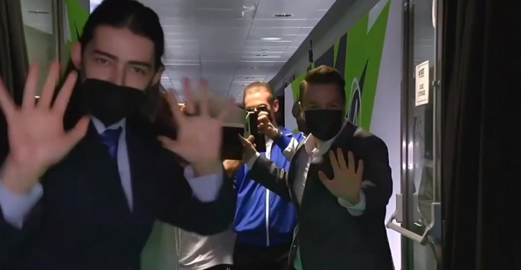 MAD赛前整活：明星上单出场 未经许可不准拍照！