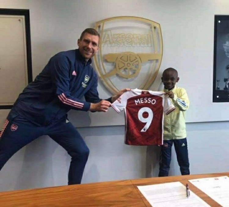 官方：阿森纳梯队签下10岁球员里奥-梅索