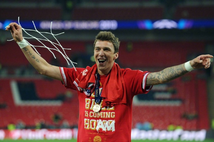 ?拜仁为曼朱庆35岁生日:珍贵的记忆将永远闪耀在仁迷脑海