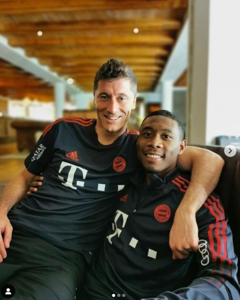 莱万晒合照告别阿拉巴、博阿滕、哈马:很高兴能和你们并肩作战