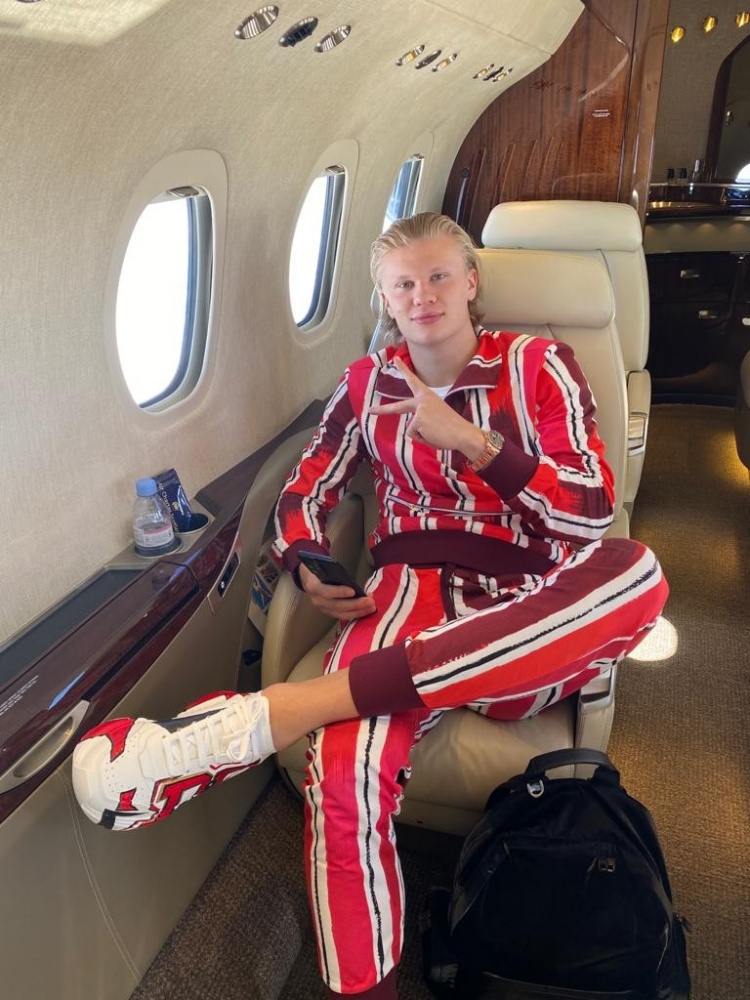 享受假期,哈兰德晒照去摩纳哥观看F1