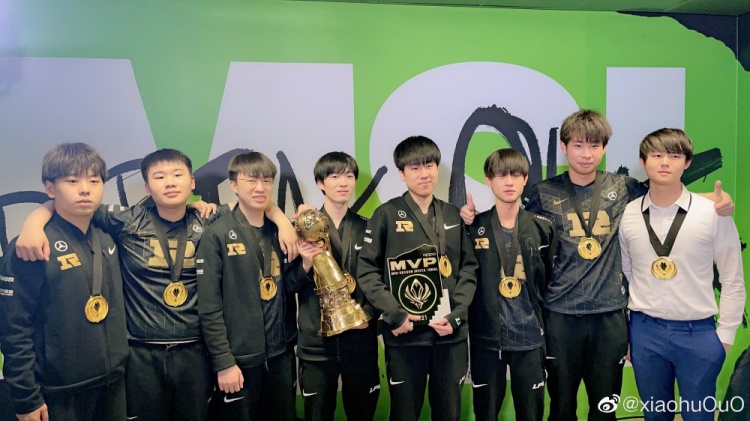 Xiaohu赛后更博:这一刻我们可以骄傲地喊出来 我们是冠军!