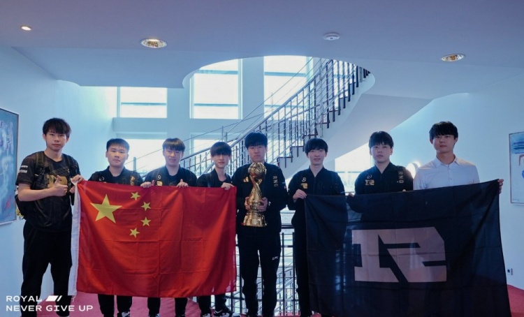 RNG官博晒后返图:去开天辟地,为我理想去闯