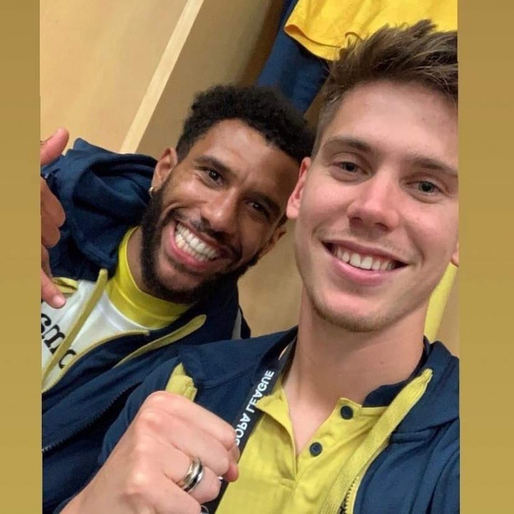 又有两名热刺旧将夺冠！卡普埃、弗伊斯随黄潜拿到欧联杯冠军