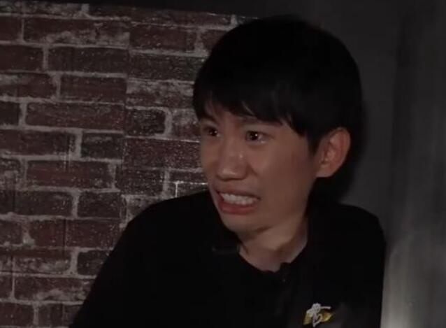 金贡看Doinb玩密室被吓哭:这是男人吗?