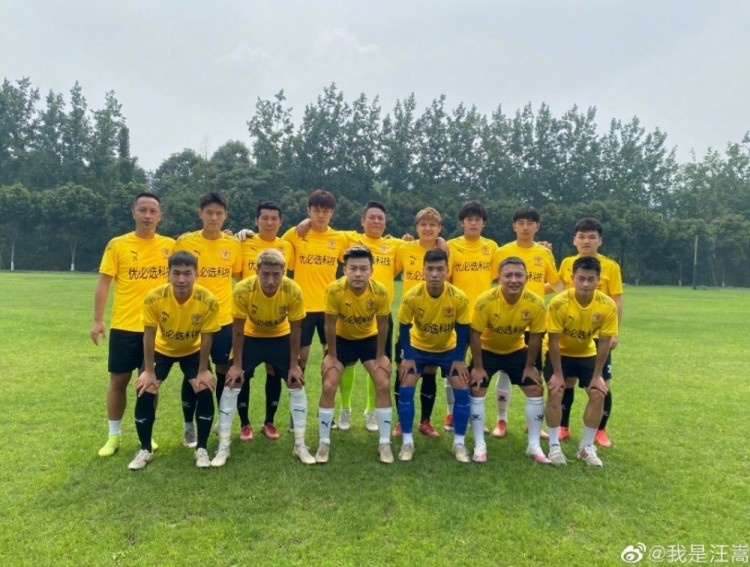 汪嵩晒九牛留守人员与川足U17梯队比赛照片 前国脚张池明在列