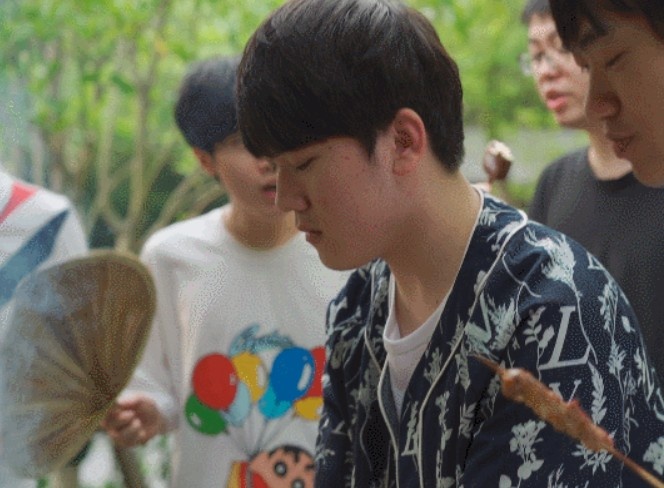 TES团建返图:JKL的烧烤手艺看起来不错啊!