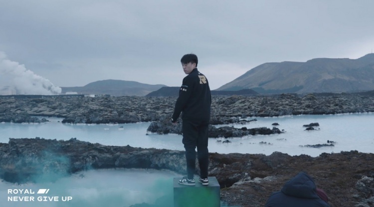 RNG官方发布MSI期间队员场下花絮：" 尽兴 "