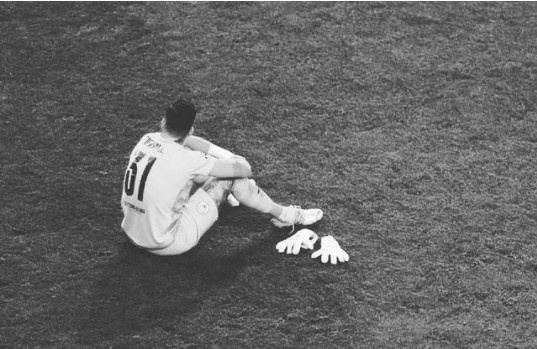 埃德森鼓励球队：遗憾没能如愿捧杯，这样艰难的日子里要昂首挺胸