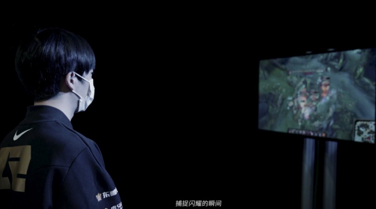 RNG季中赛记录短片:属于Cryin的“绽放”