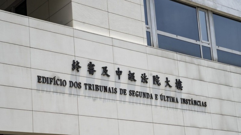 亏空公款博彩中介曾签二千万支票 澳门中院判夫妻须共同承担所衍生债务