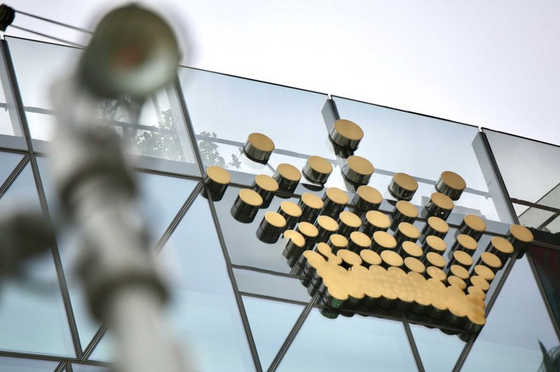 分析：一小职员如何扳倒财大气粗的皇冠集团？