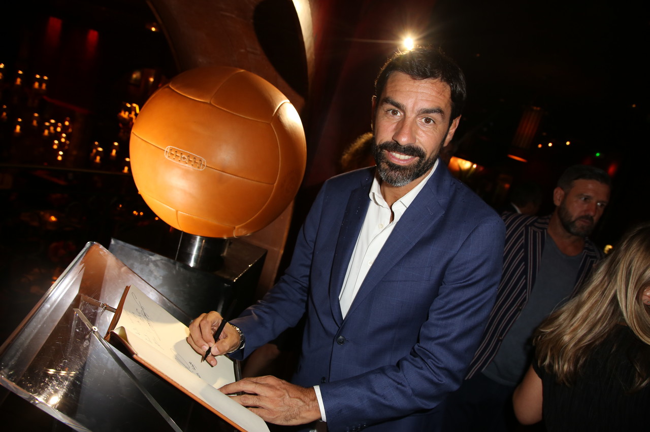 皮雷评选最佳五人阵：亨利、齐达内、维埃拉、坎贝尔、莱曼入选