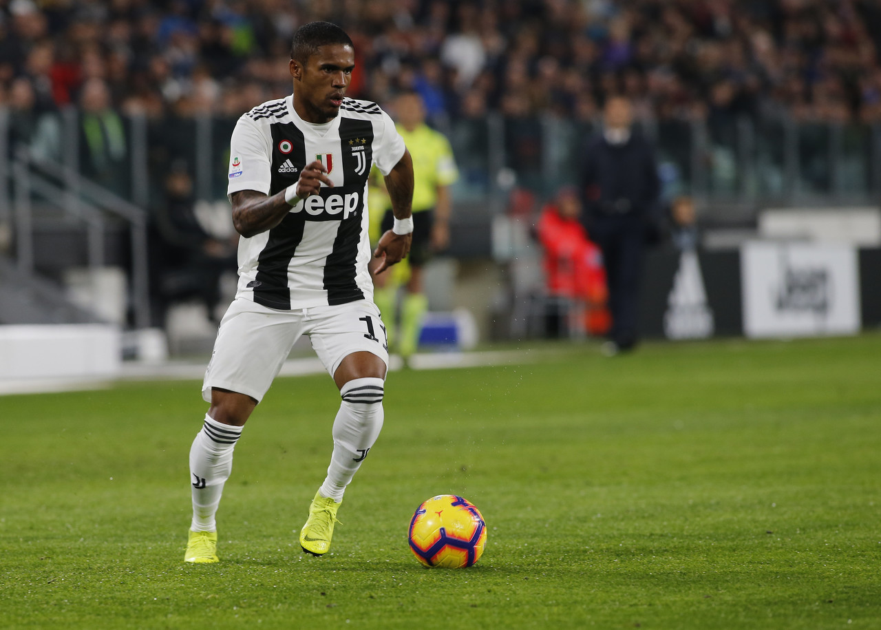 格雷米奥副主席:道格拉斯-科斯塔的加盟有望在48小时内完成