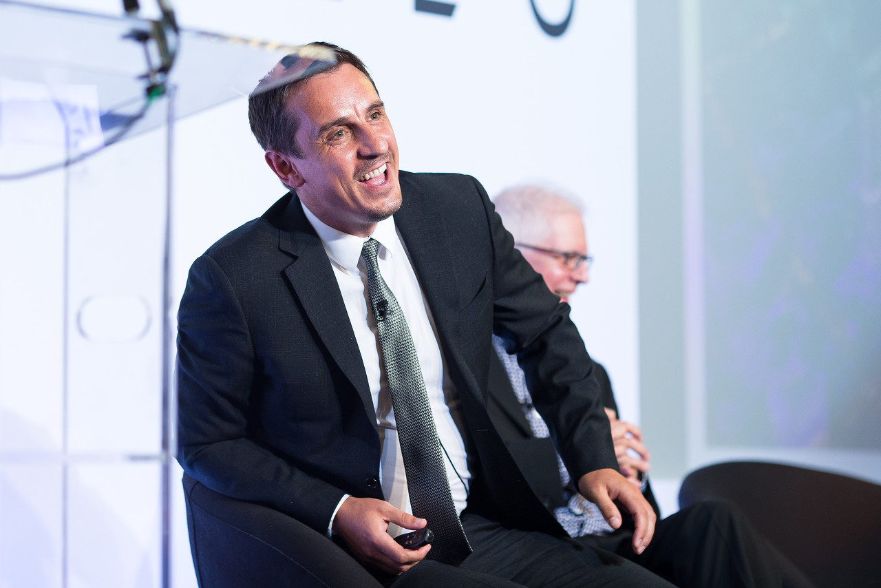 内维尔谈曼联引援：瓦拉内、凯恩和桑乔=冠军