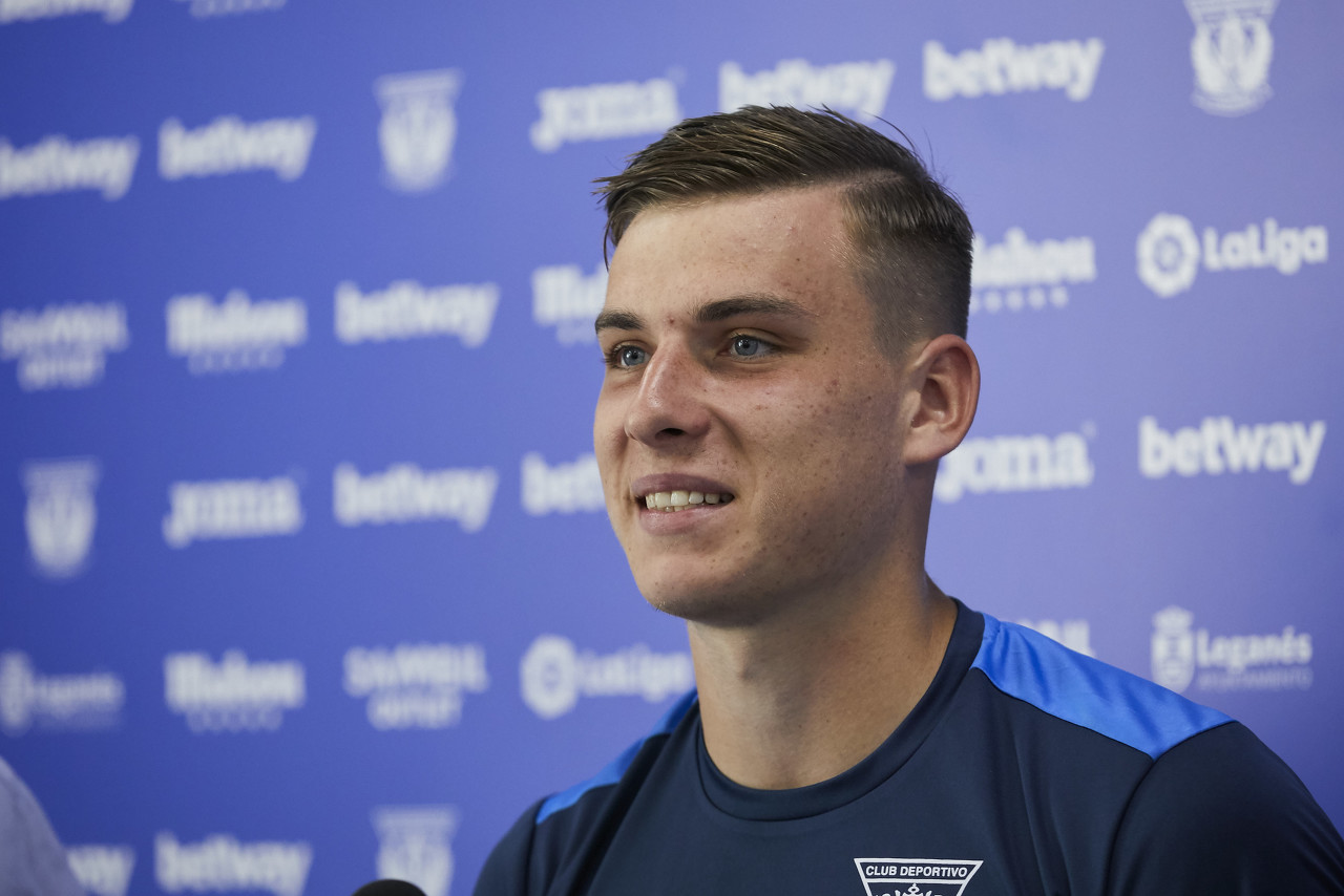 卢宁:当时加盟皇马,对乌克兰和我个人都是一个历史性时刻