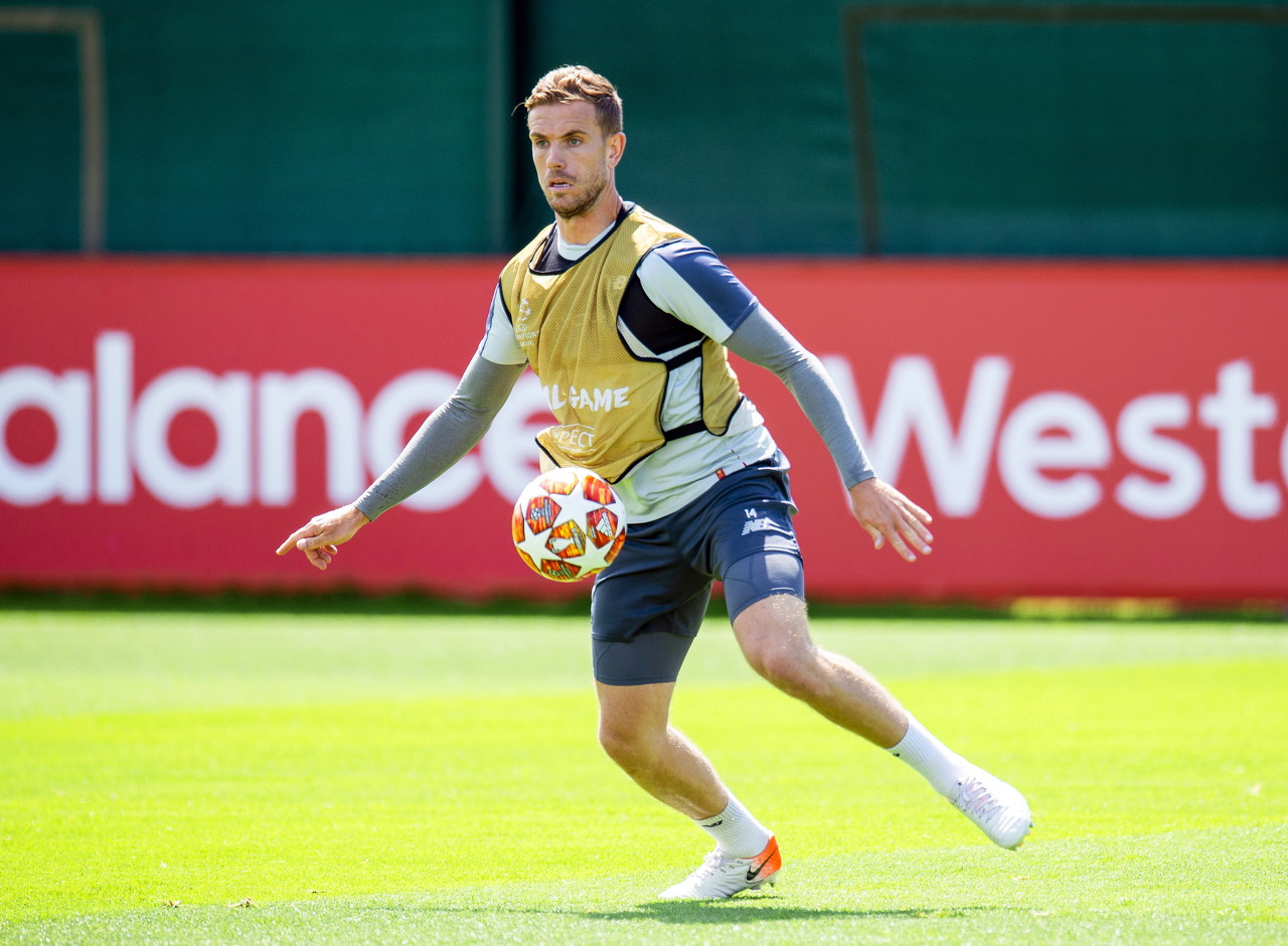 亨德森晒图重回合练:这是很棒的一天!非常高兴能和队友一起训练