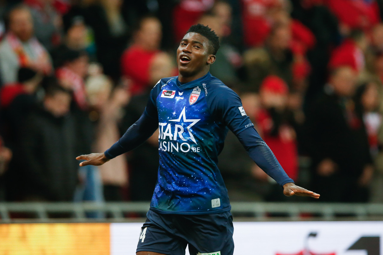 回声报:利物浦前锋外租六年后终获劳工证,多家球会想引进他