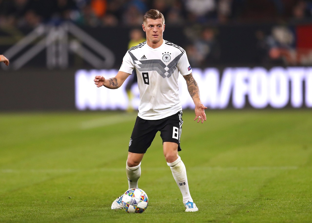 记者:格雷茨卡还有轻度肌肉问题,克罗斯需接受核酸检测