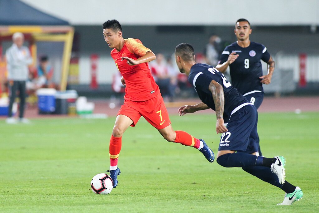 中青报:踢关岛和马代不能掉以轻心,承担帮国足“找感觉”的重任