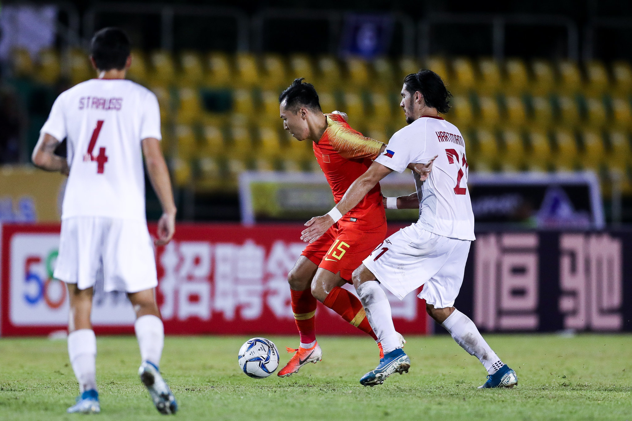 记者:目前共13名菲律宾球员与球队会合,何时全员到齐仍未知