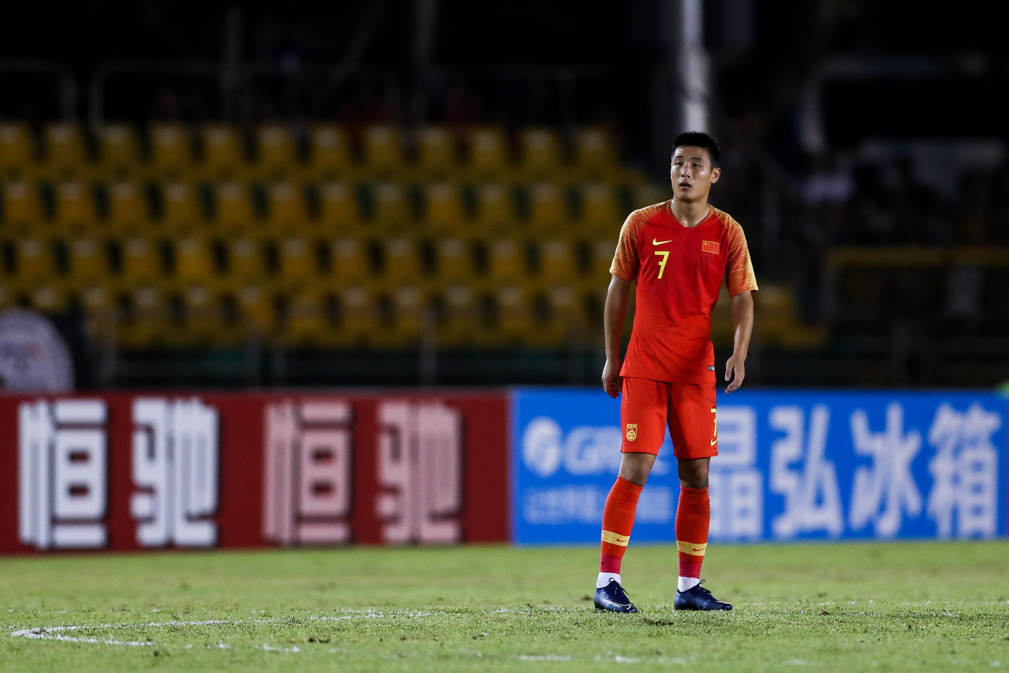 国足队内热身赛:武磊梅开二度,艾克森与阿兰收获进球