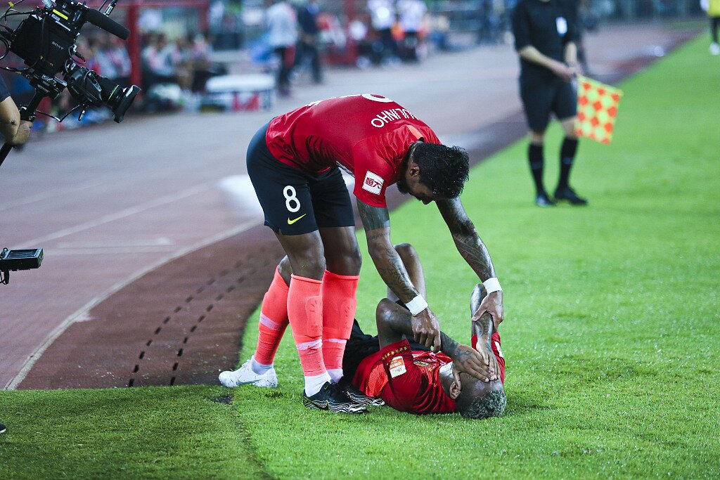 粤媒：在“限薪限投”大背景下，“保塔”离开广州算是三赢